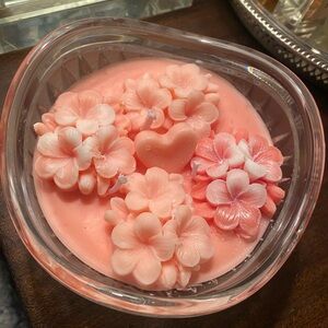 Makasa Crystal Bowl with Pink Floral Soy Candle, scent fruity candy